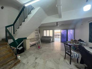 Corner unit! 3 Storey, Taman Daya, Kepong [Bare unit/ Below market]