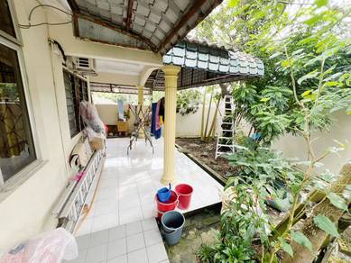 Taman Rinting Near Permas End Lot , More Carpark , Good Condition