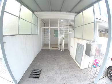 [FREEHOLD & RENOVATED] Town House Taman Seri Segar Semenyih