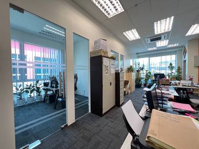 Renovated Office🌟1st Floor End Lot Shop Facing Main Road, Centrio S2