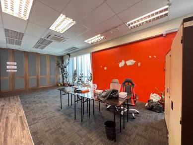 Renovated Office🌟1st Floor End Lot Shop Facing Main Road, Centrio S2