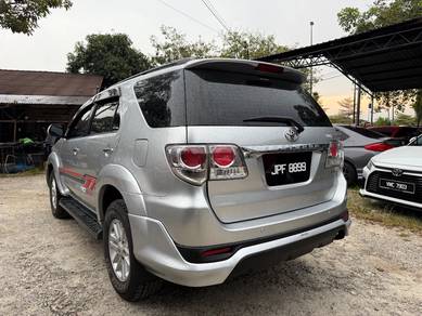 Toyota FORTUNER 2.5 G TRD SPORTIVO VNT-13