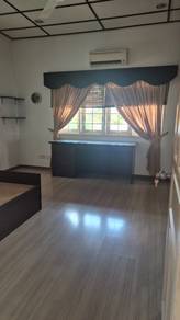 2.5 Storey Bungalow Seksyen 16, (Renovated & partly furnished)