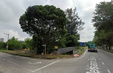 Roadside land very visible in Seksyen 15 Shah Alam