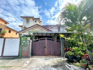 RENOVATED 2 Storey Terrace Taman Amanputra Puchong