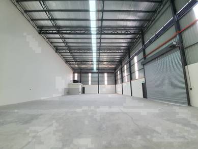 Rawang town factory , freehold , easy go to selayang