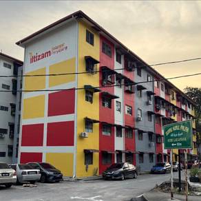 Batu Caves , Putri Laksamana Flat tingkat 4 no lift basic unit nr KTM