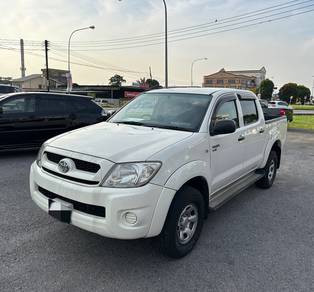 Toyota HILUX 2.5 STD FACELIFT (M)