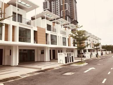 Freehold 3sty ready unit with 5room5bathroom at Cyberjaya