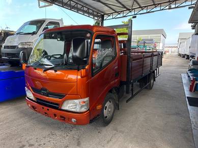 Hino XZU650 - Wooden Cargo