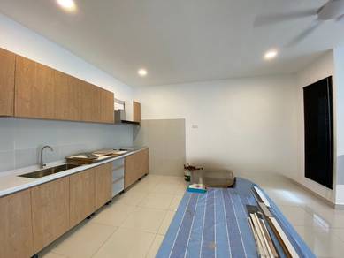 Modern 3.5 Storey Villa For Sale with Private Lift – Move-In Ready