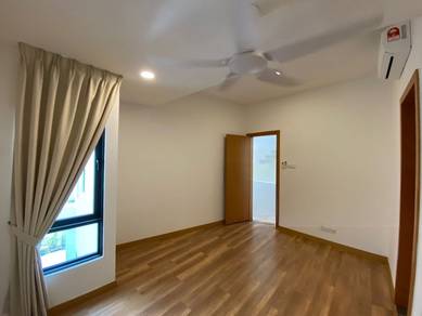 Modern 3.5 Storey Villa For Sale with Private Lift – Move-In Ready