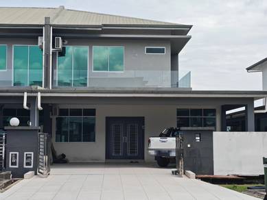 5 Beds 4 Baths Corner House For Rent