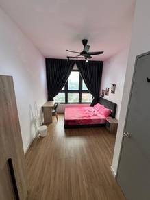 M Vertica Big Master Room with Private Bathroom Female Unit For Rent