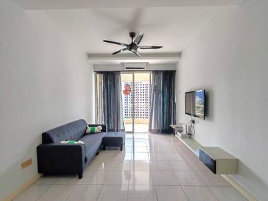 Mid floor with pocket sea views, fully furnished, move-in condition!