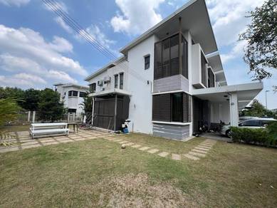 50x75 Bukit raja renovated corner house to sell