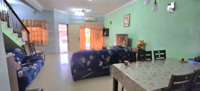 DOUBLE STOREY TERRACE HOUSE FOR SALE IN Taman Seri Taming.