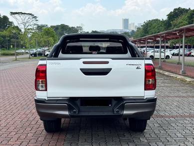 Toyota HILUX 2.4 E (A)