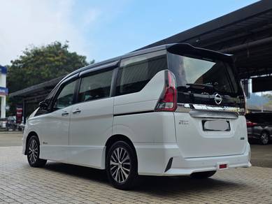 Nissan SERENA 2.0 PREMIUM HIGHWAY STAR (A)
