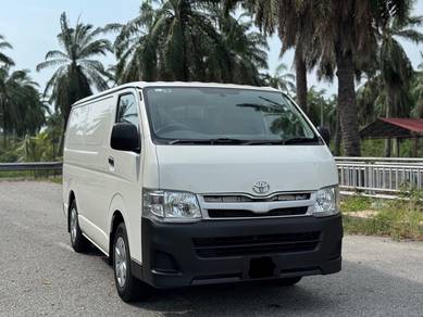 Toyota HIACE 2.5 FACELIFT (M)