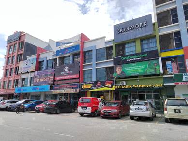 Shah Alam Seksyen 16 kedai dekat bank, mall, butik farmasi, sekolah