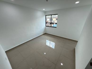 Ulu Tiram Double Storey Terrace House For Sale/ Fully Renovated/ Nice