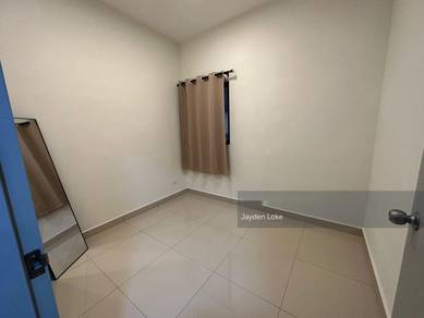 Modern Comfort & City Access – Platinum Arena Condo