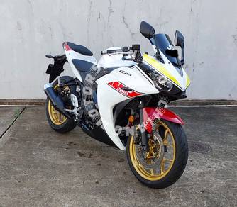 2018  Yamaha R25 R25
