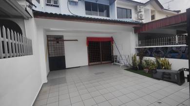 Double Storey House 3+1Bed 2Bath Partial Furnished @ Desa Cemerlang