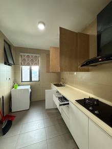 Fully furnished 4 Room Lake view , low density Lakepark residence !!