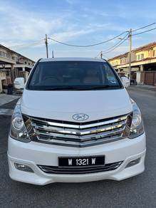 Hyundai GRAND STAREX 2.5 ROYALE FACELIFT (A)