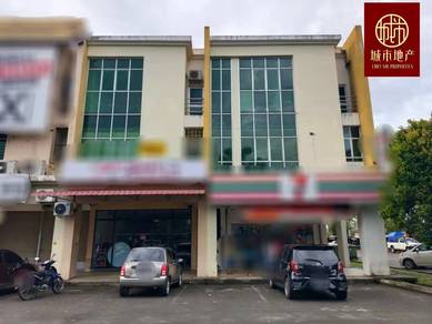 3-Storey Corner Shoplot, Taman Tunku [Second Floor]