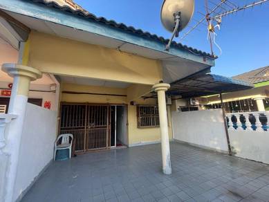 Bangi Lama Teres House next bangi wondereland / bdr seri putra