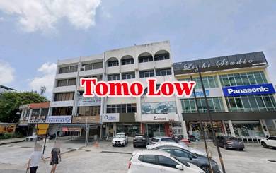 Rare & Big 5-Storey Building With Front Big Carporch Compound For Sale
