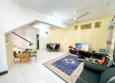 RENOVATED‼️ Double Storey Terrace Taman Pelangi Semenyih 2 (Rafflesia)