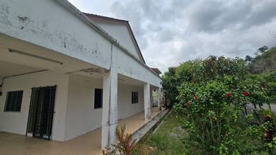 Single Storey Corner Lot With Big Land Kamunting For Rent