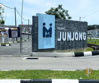 Rumah Belum Pernah Di duduki Teres 2 Tingkat Prima Residensi Junjung
