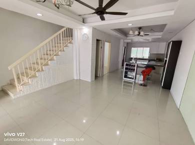2 Storey Extend Pinggiran Putra Permai Equine Near MRT Seri Kembangan