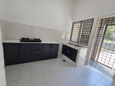 Saron Bandar Bukit Raja with kitchen cabinet For Rent