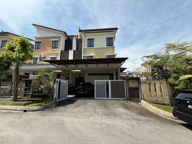 Taman Tropika 2, Sg Tangkas, Kajang. 3 Storey Semi D (Corner Lot)