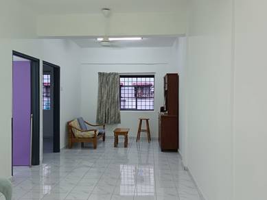 Pangsapuri Putra Raya 1st Floor near MRT Station/food Court cheap rent