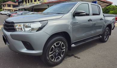 Toyota HILUX DC 2.4 M FL VNT 4WD (MT) (4X4)🩶