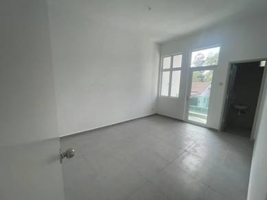 1.5 Storey Terrace House @Taman Muzaffar Syah, Ayer Keroh Melaka