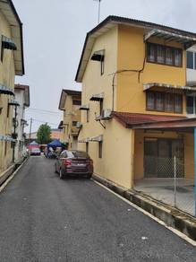Taman Seri Muda Jalan Ilham( landed 3 rooms 3 bath ) end lot