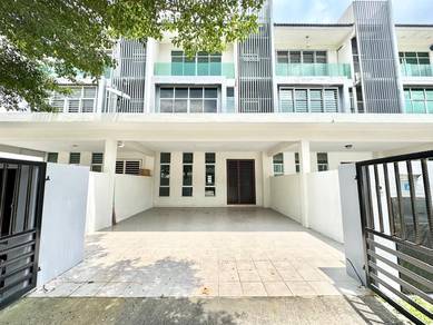 3 Storey Terrace 7rooms 7baths , Bangi Avenue , Wonderland