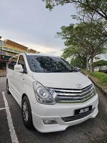 Hyundai GRAND STAREX 2.5 ROYALE PREMIUM