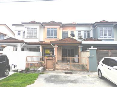 Taman puncak jalil  2.5 story house