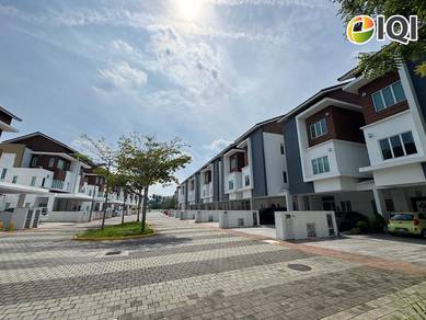 Townhouse for sale ( Upper unit )| Sunway Wellesley @Bm town area
