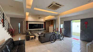 Nusa Sentral 2 Storey Corner Lot Fully Renovated Extend Near Tuas