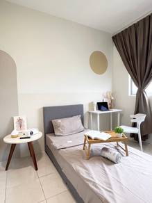 Room for rent in Residence Suasana near MRT Damansara Damai Female onl